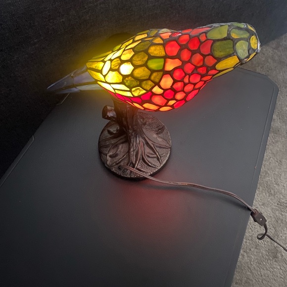 Vtg Style Stained Glass Parrot Lamp - Picture 4 of 6